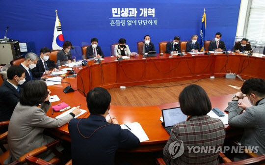 7일 오전 국회에서 열린 더불어민주당 정책조정회의. 연합뉴스